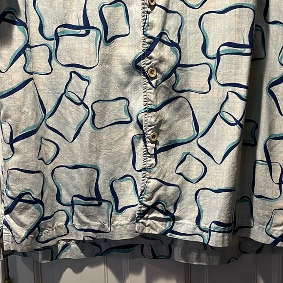 Men’s TOMMY BAHAMA Blue Swirl Short Sleeve Shirt 100% Silk sz M - Picture 3 of 10